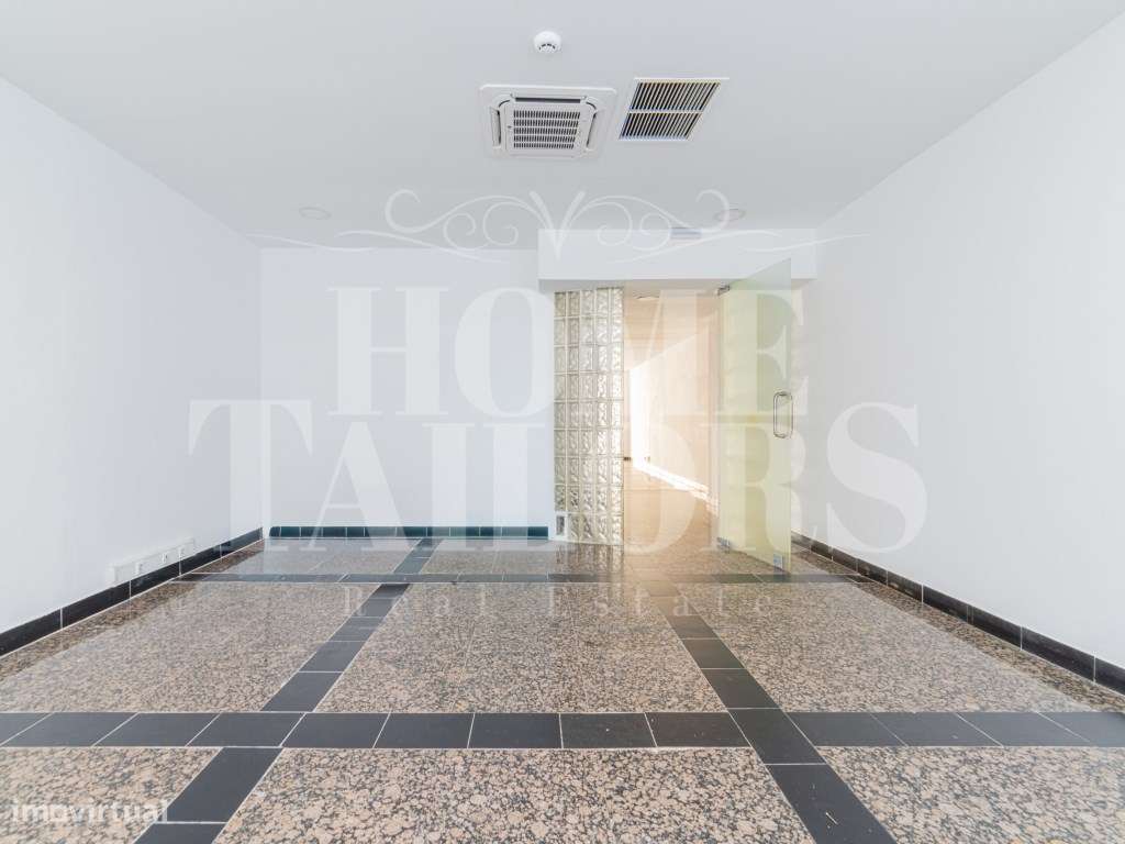 Loja na Barão Sabrosa, em Lisboa-7