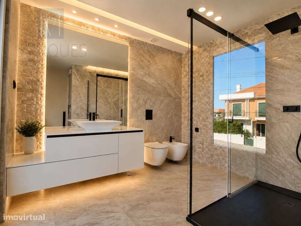 Moradia T5 com 4 Suites, Jardim e Piscina na Charneca da Caparica-7