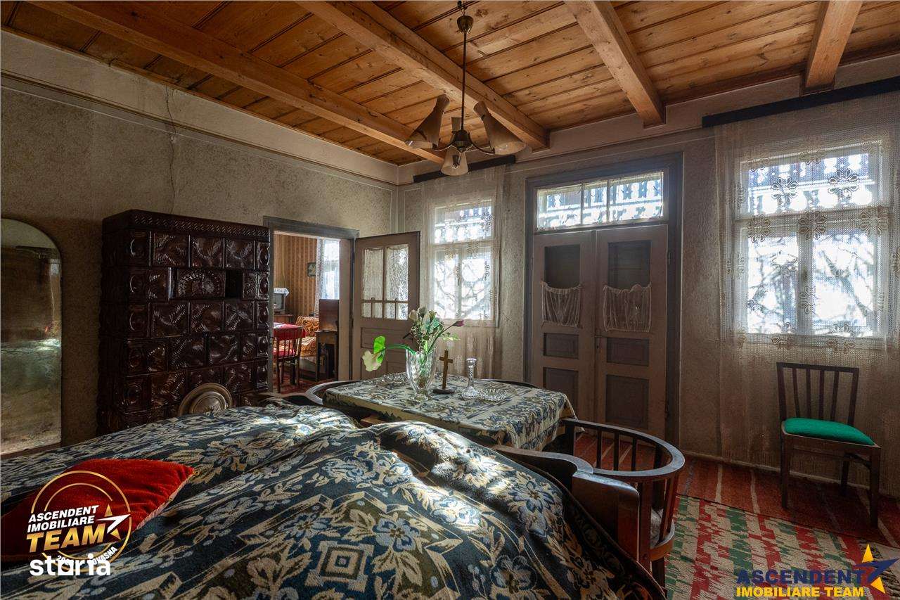 FILM! Casa si anexe, pe domeniu de 6.221mp,  livada pomi fructiferi, L-13