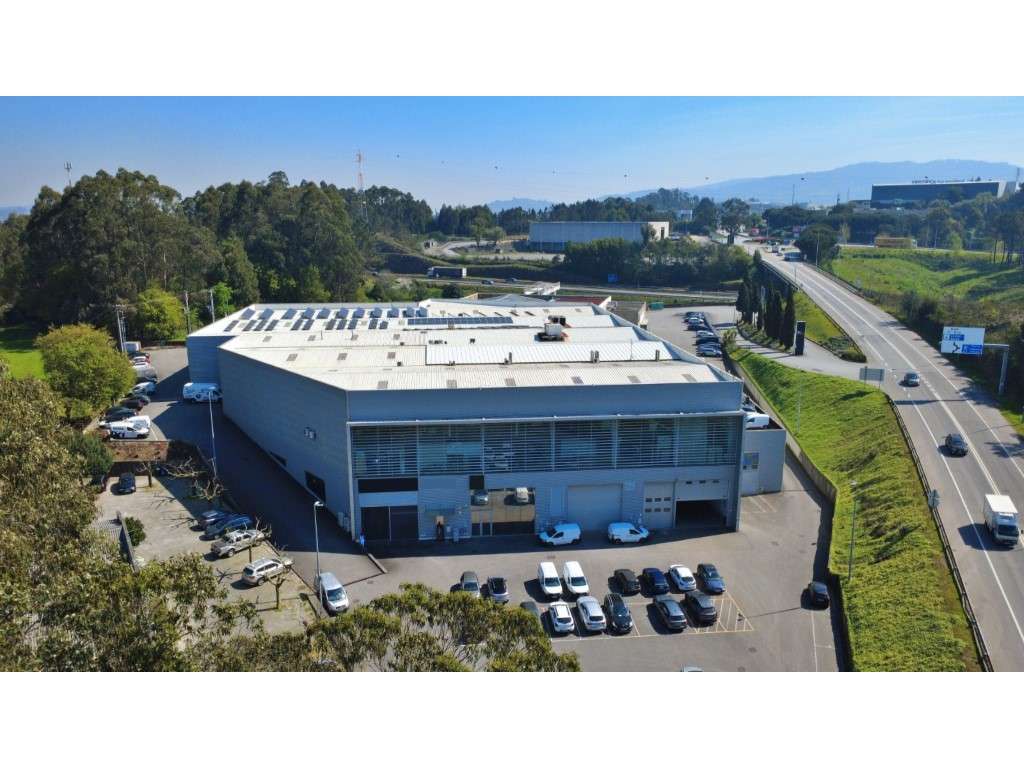 Armazém moderno com excelente localização-15