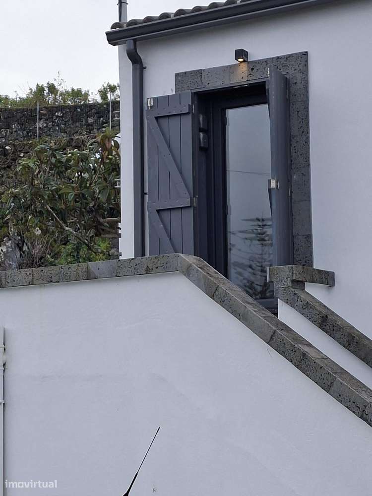 Moradia em S.Roque do Pico com 2 apartamentos de luxo-34