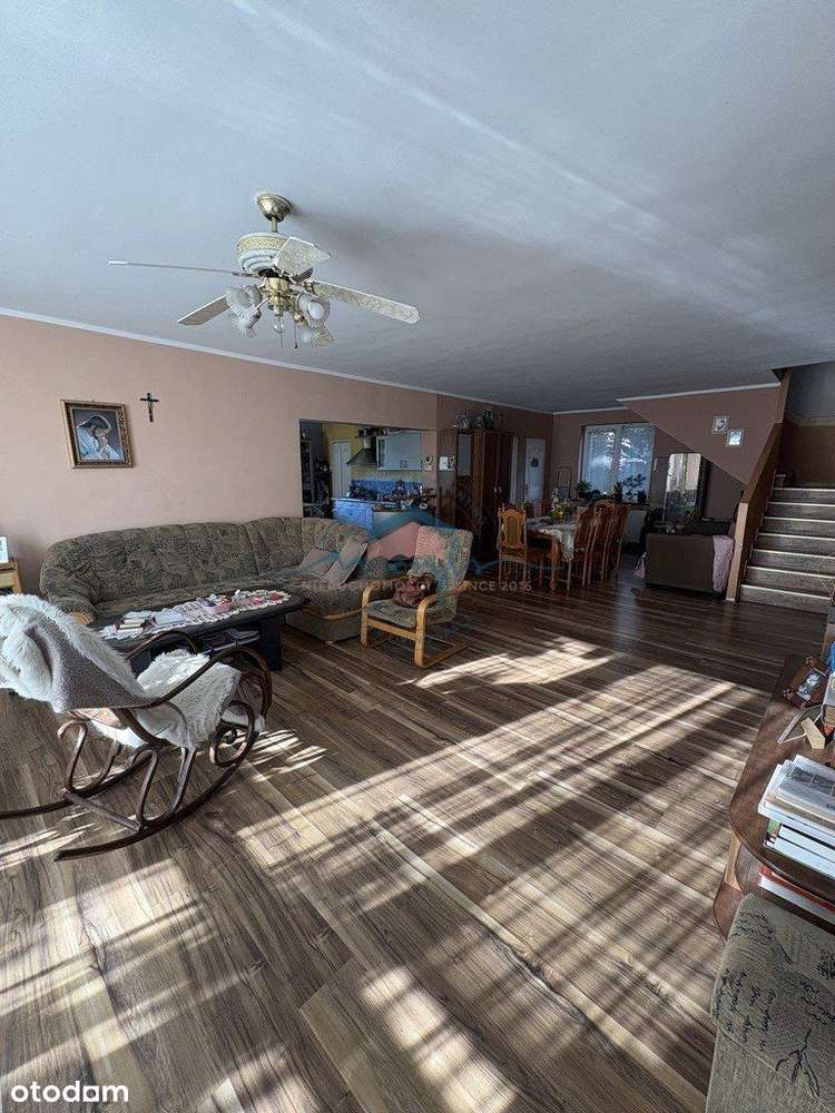 Duży dom w lubianej okolicy w okazyjnej cenie!-13