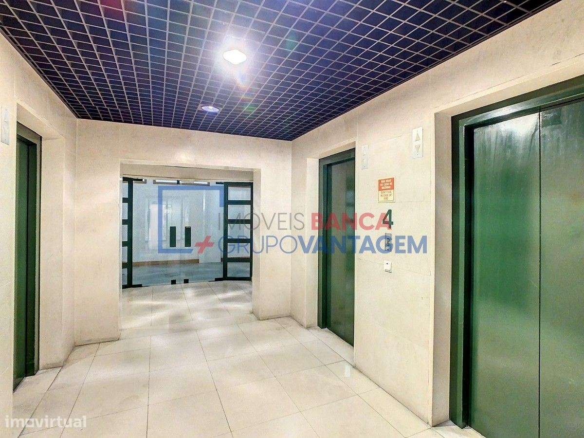 Escritório com 329m2 na Av. Columbano Bordalo Pinheiro - Grande imagem: 3/24
