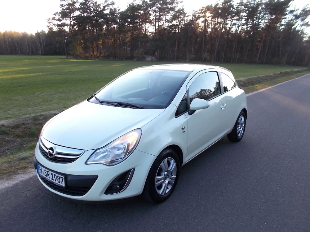 Opel Corsa D 1.4 16V Satellite 2011