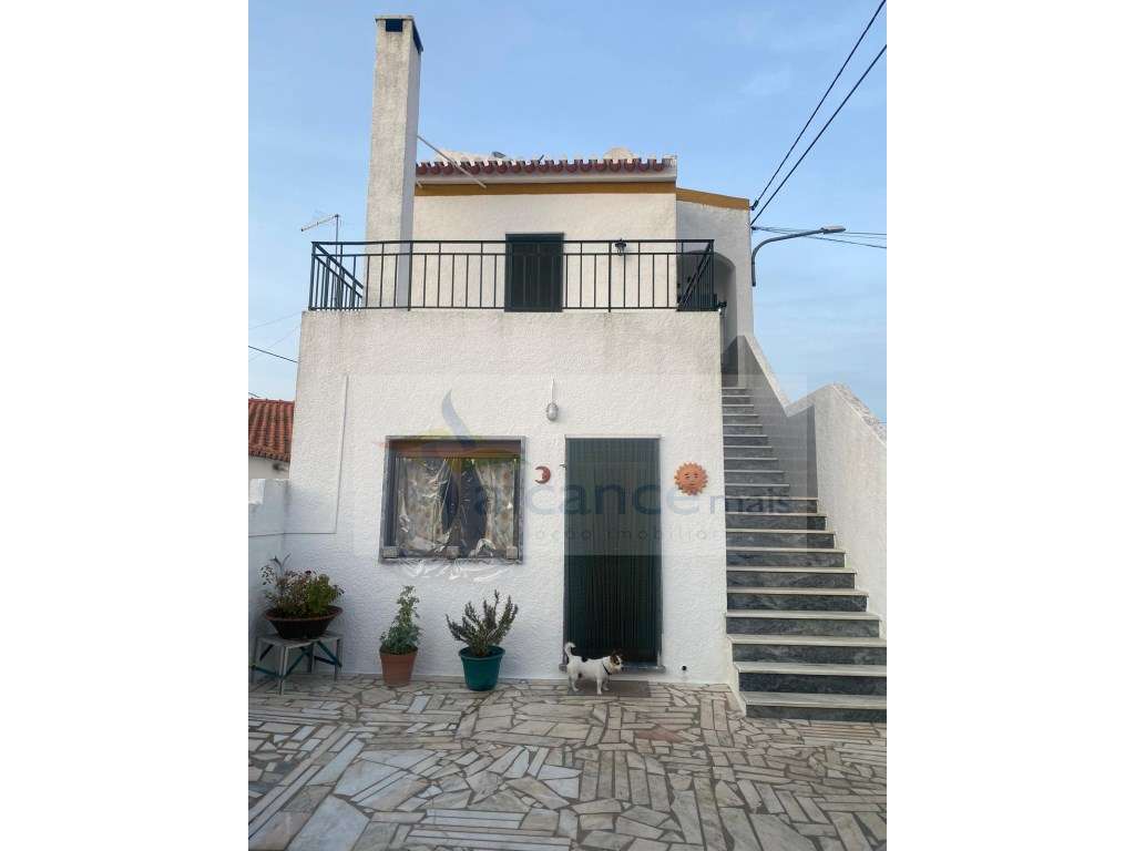 Excelente Moradia com Espaço Comercial em Vale de Vargo-10