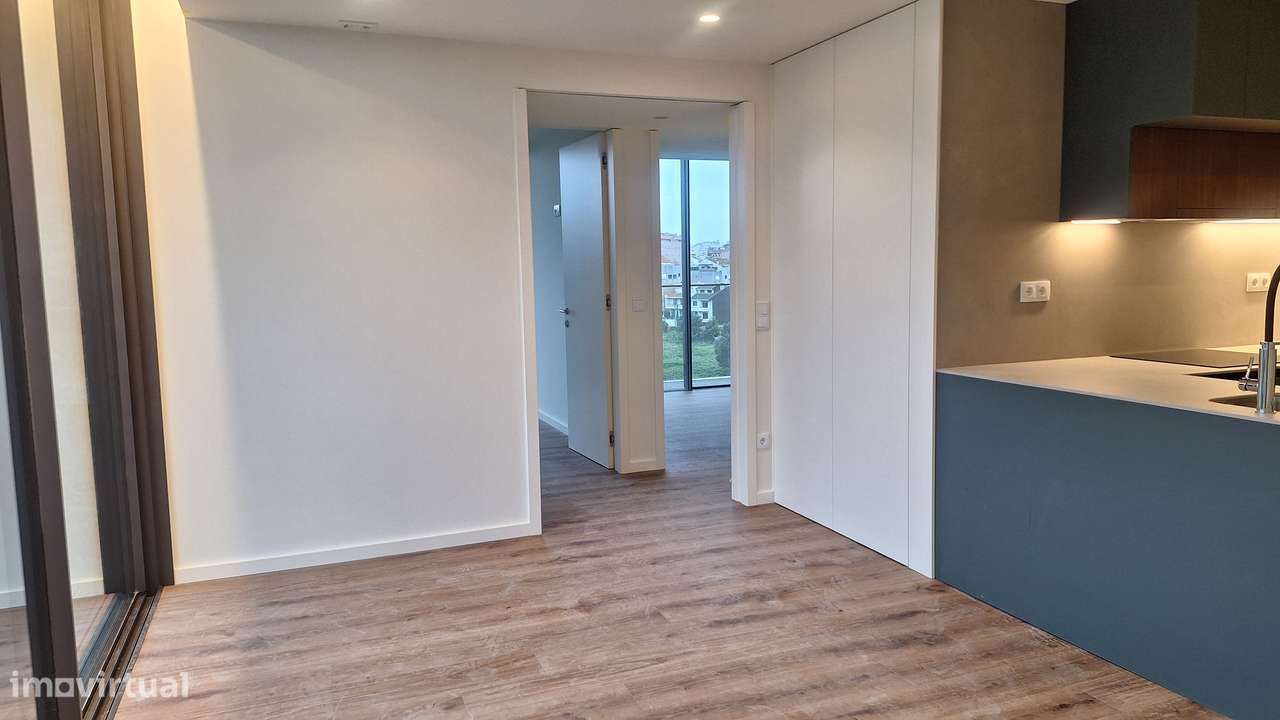 Apartamento T2 Varanda | Garagem|proximo cento Gaia| Pronto habitar-16