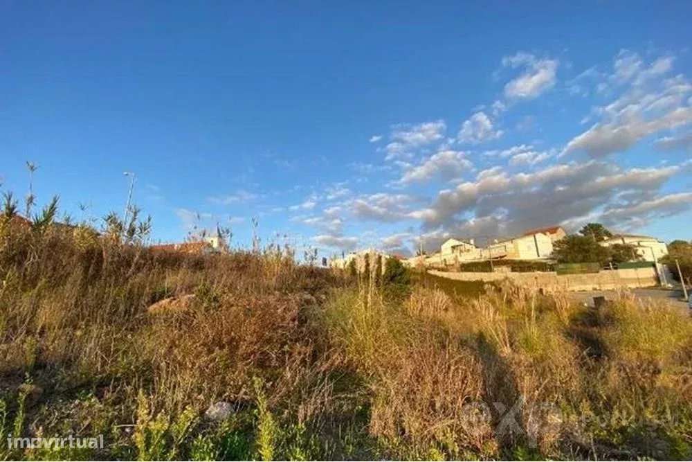 Lote de 239 m² para construção de moradia, perto do centro da Ericeira-0