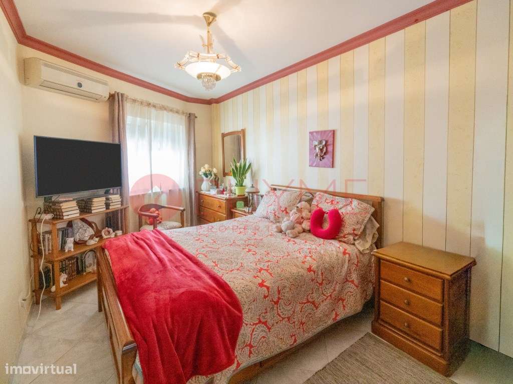 Apartamento T2 em Quarteira com Vista Mar a Poucos Passos da Praia-11