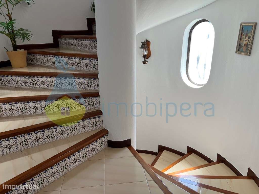SOBERBA MORADIA T6 COM CASA DE HOSPEDES EM ANEXO-46