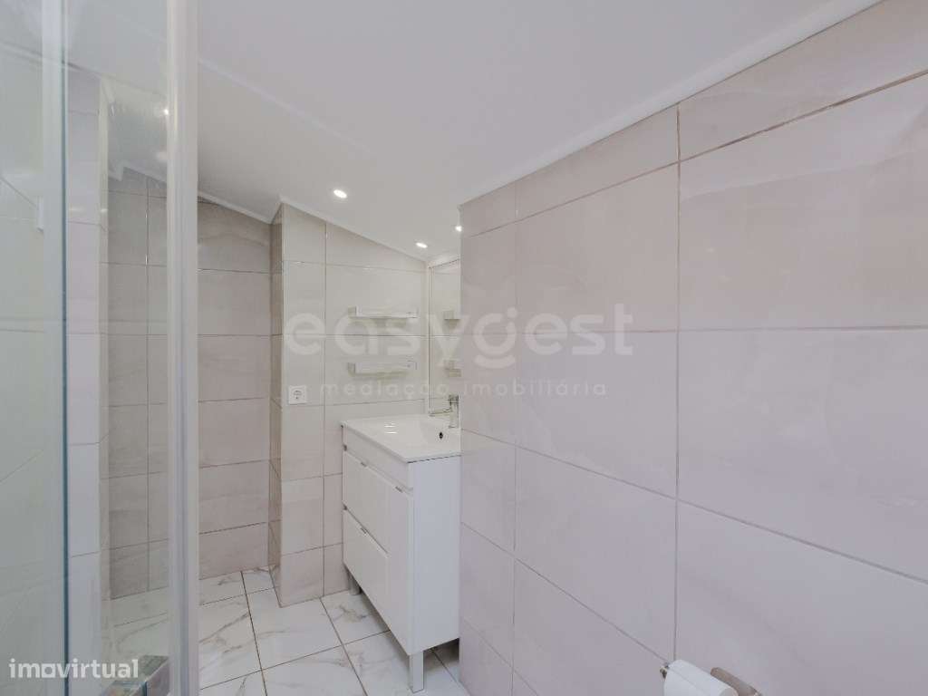 T2 remodelado no coração de Lisboa, entre o Bairro Alto e Santos-16