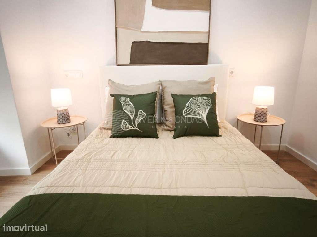 Apartamento T3 totalmente remodelado, com arrecadação, em Benfica.-23