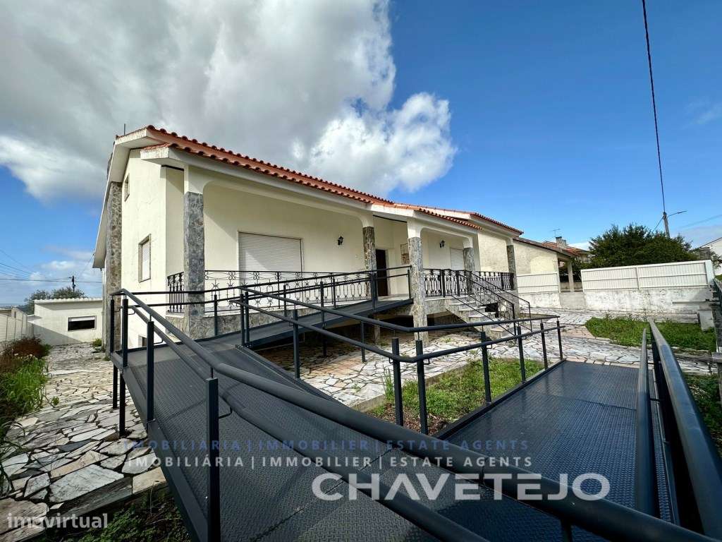 Moradia espaçosa com anexo e logradouro situada perto da cidade de ... - Grande imagem: 3/46