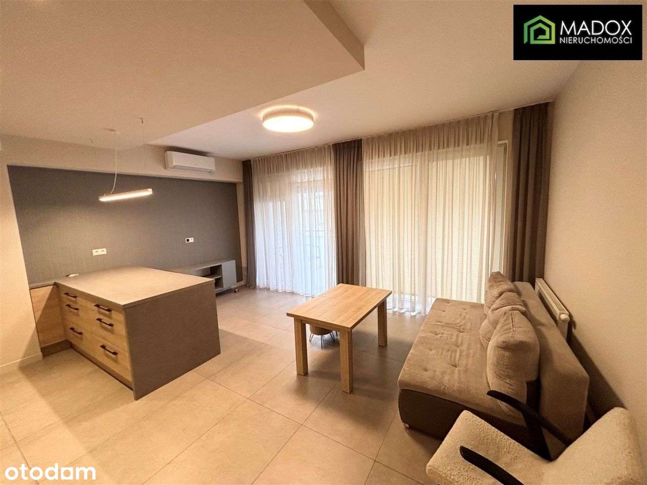 Komfortowe M-3 z dużym tarasem, blok z 2009 roku-1