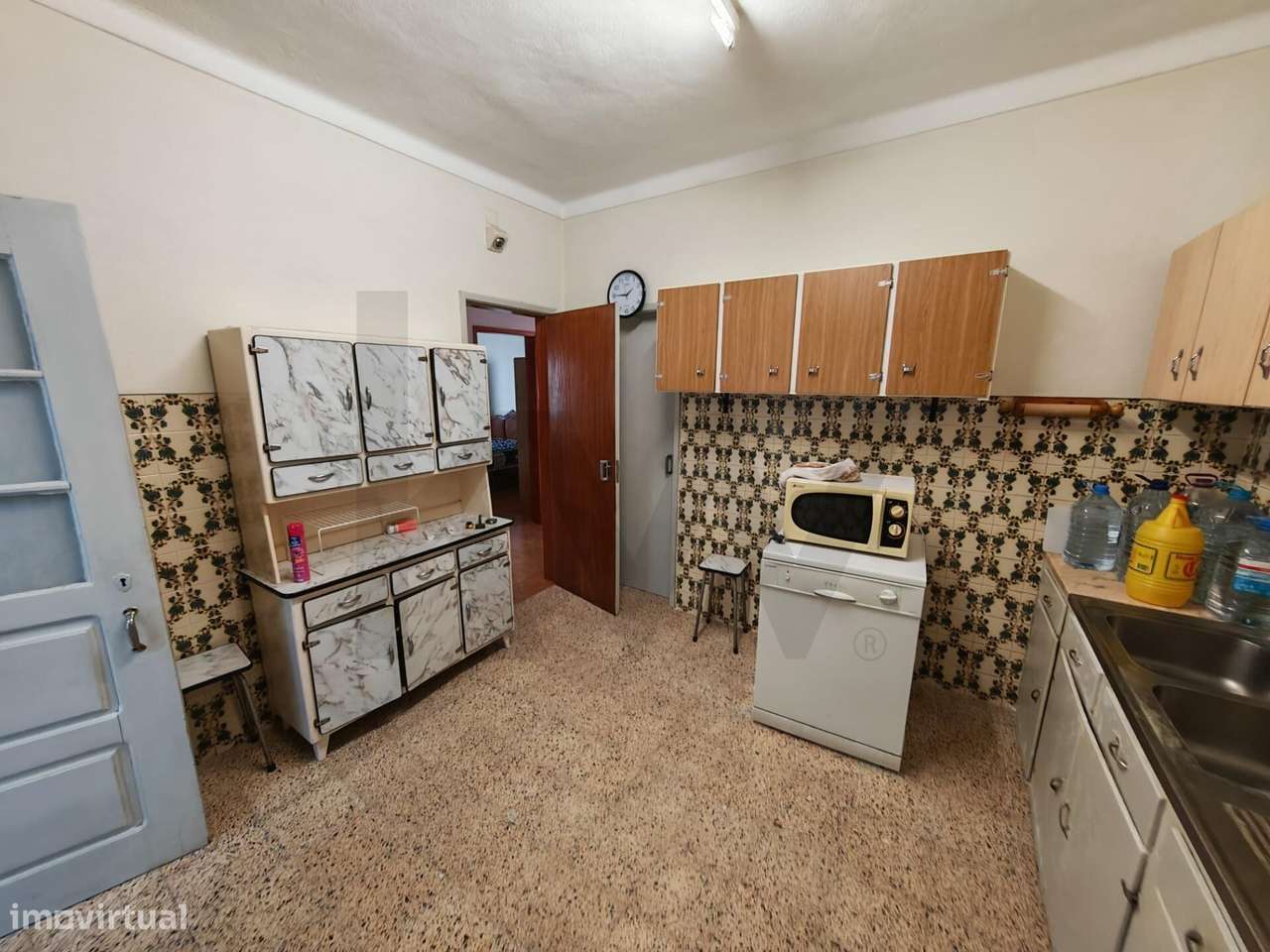 Moradia T3 no Tramagal, numa prestigiada localização da vila-13