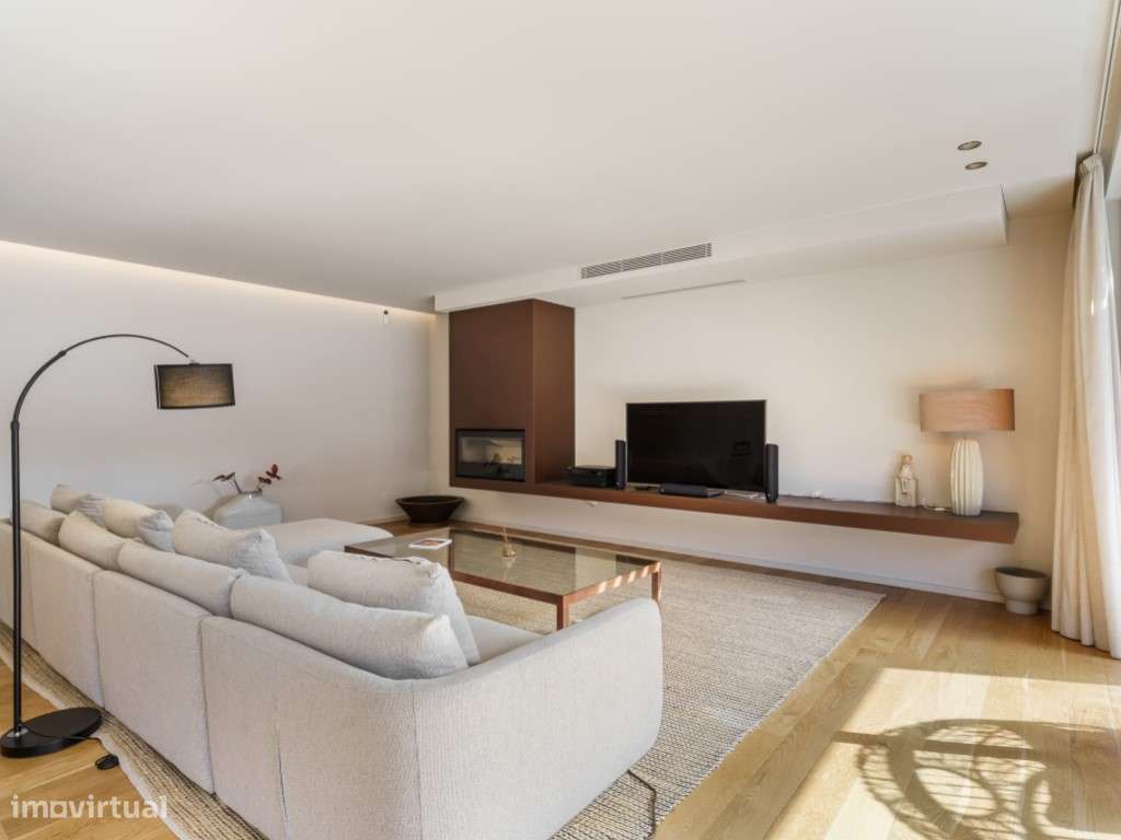 Moradia Exclusiva V4 com Piscina aquecida-14