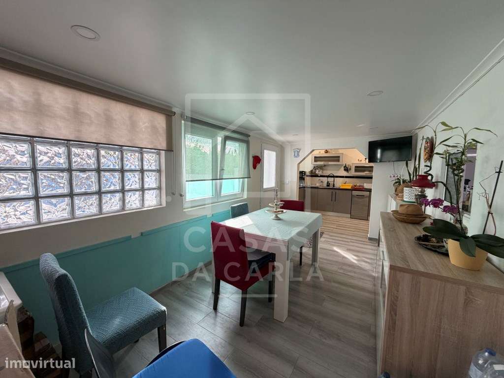 Moradia T2 com garagem e piscina completamente renovada em Canhestros-19