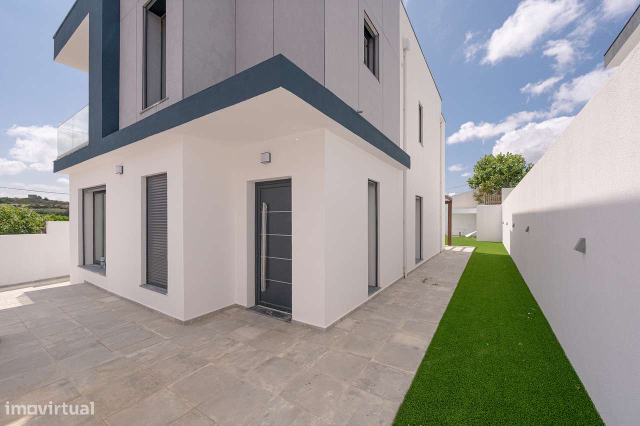 Moradia independente T4+1 nova c/piscina a 20 minutos Lisboa-39