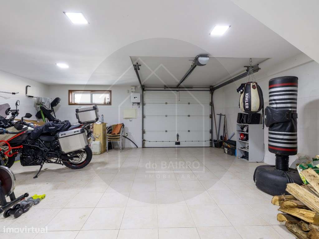 Moradia T4 Independente com Piscina, Ginásio e Garagem para 4 Carro...-34
