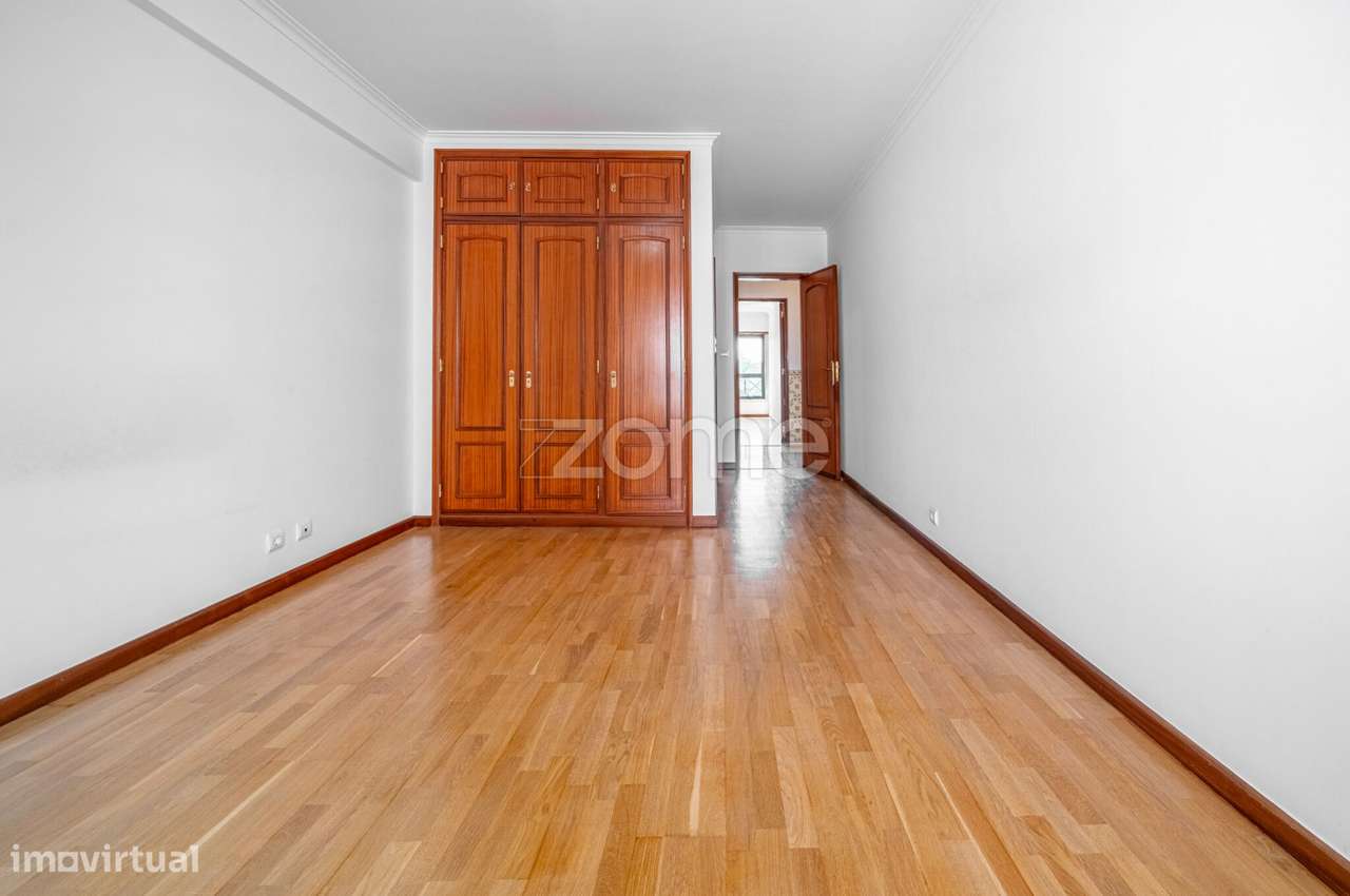 Apartamento T3 com duas Suites e Garagem no Centro de Tires - S.D.Rana-0