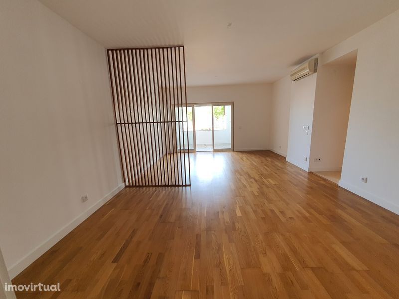 T0 de Luxo Remodelado  com Box - Serra de Carnaxide - Amadora