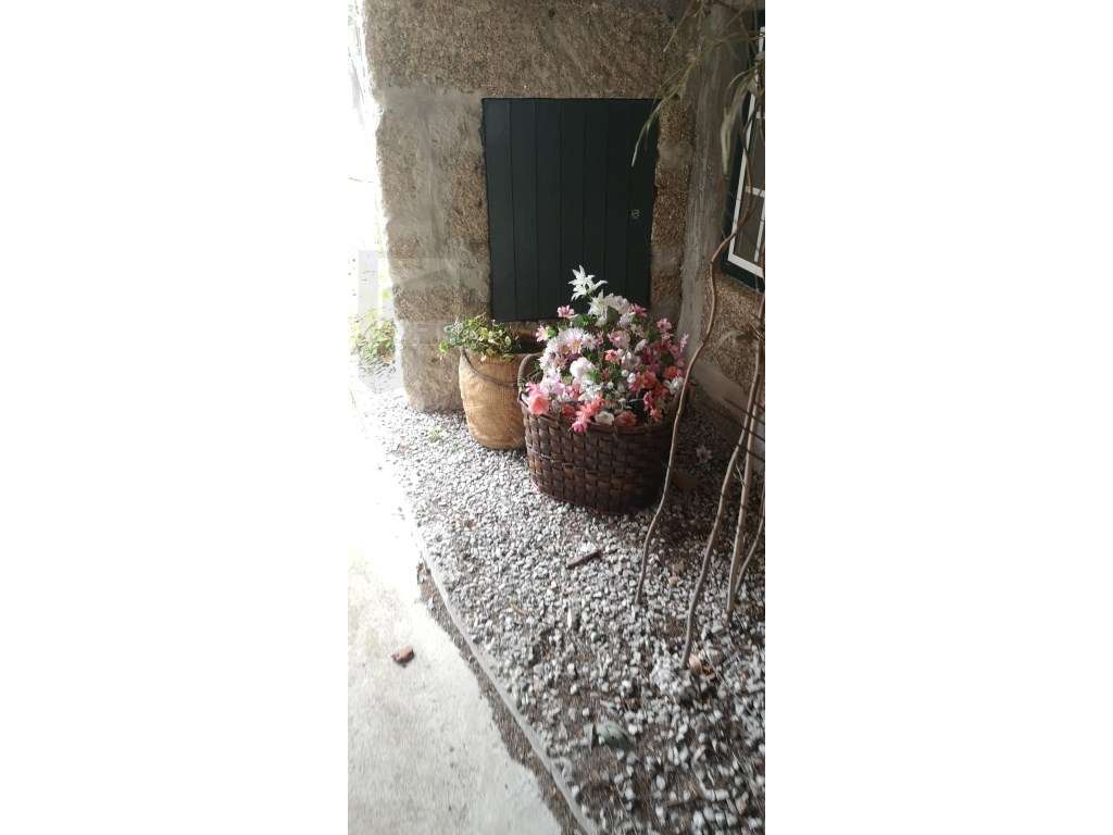 Condomínio com 6 Moradias V2 /V3 Mobiladas e Equipadas-24