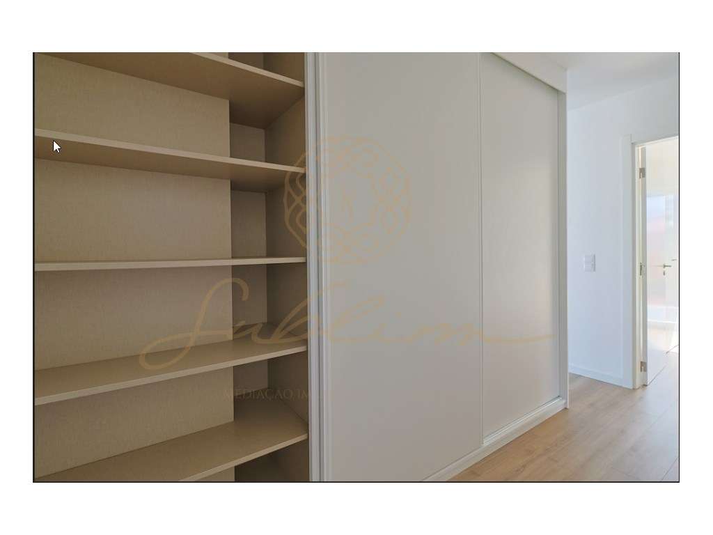 Moradia Nova com 4 Assoalhadas, Garagem Box e Piscina!-33