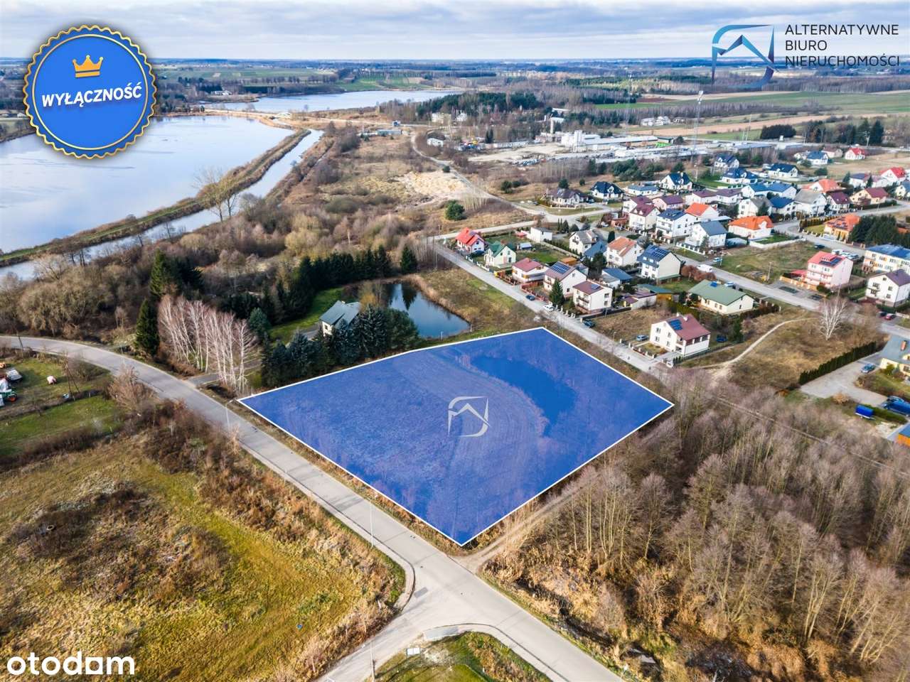 Piękna działka budowlano-usługowa ze stawem - Koc-9