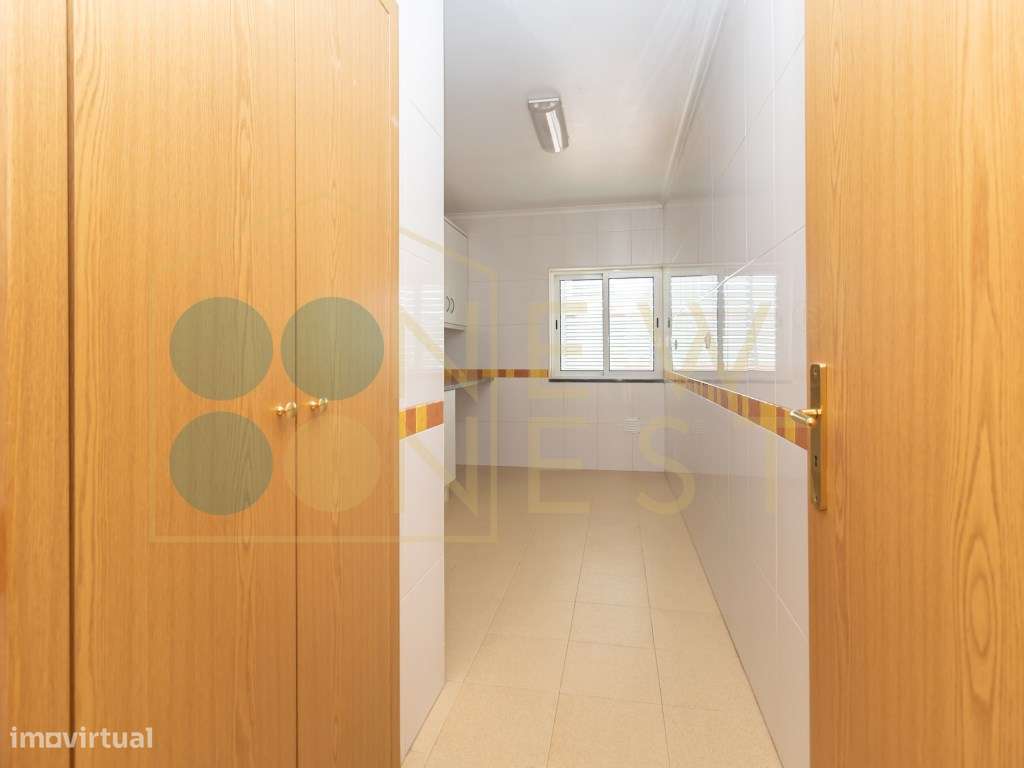 Apartamento T2 com elevador, parqueamento e arrecadação nas Manteig...-6