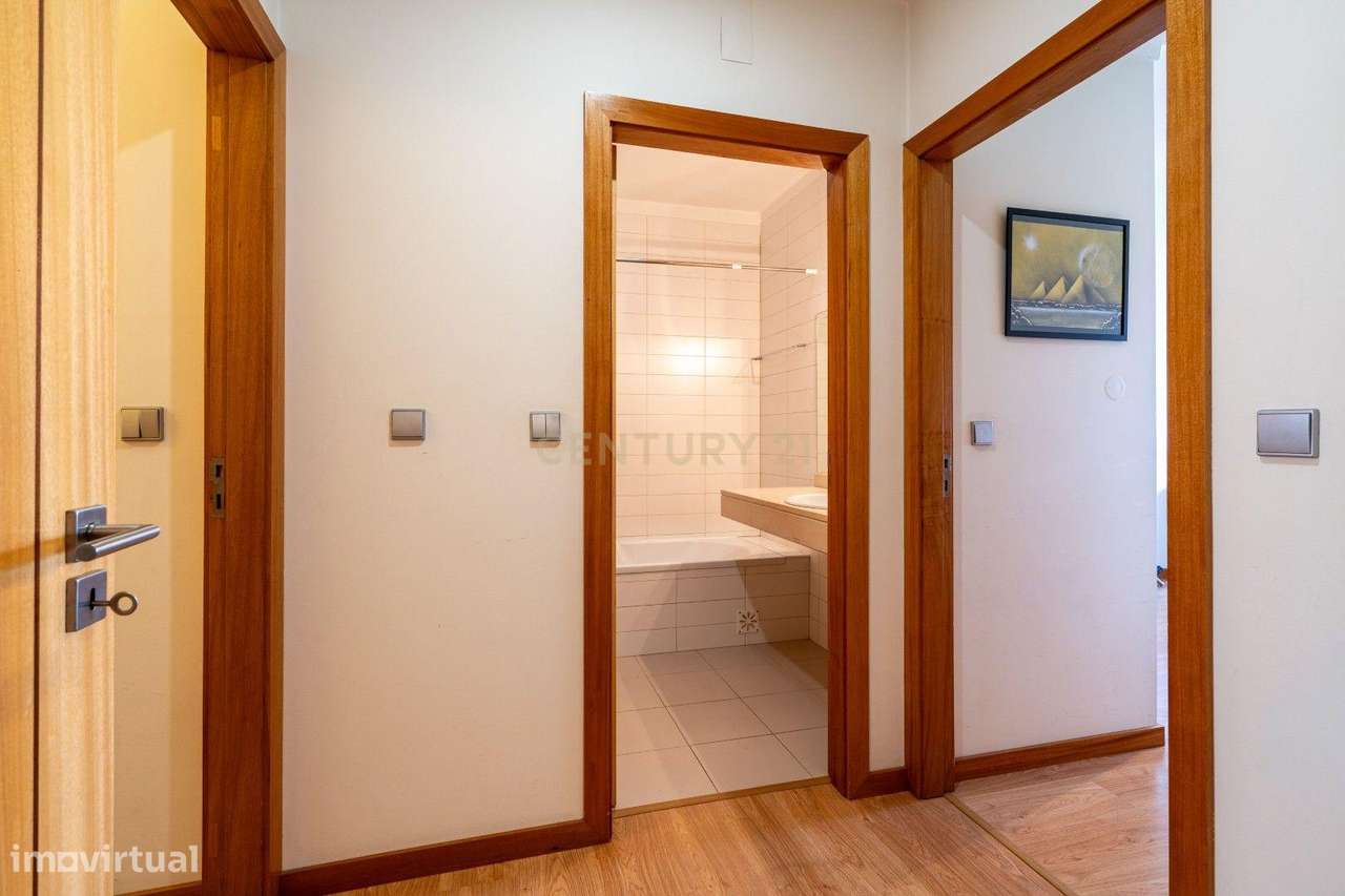 Excelente Apartamento T2 com elevador e garagem-31