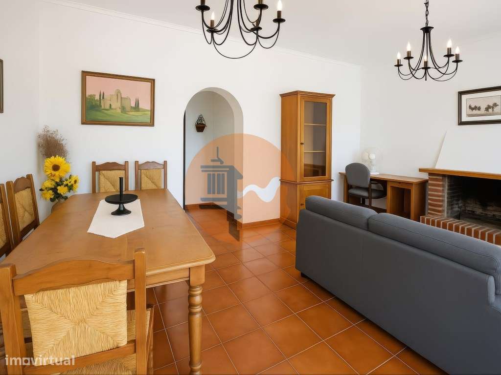 Moradia isolada no campo, próximo da aldeia de Cachopo - Grande imagem: 5/29