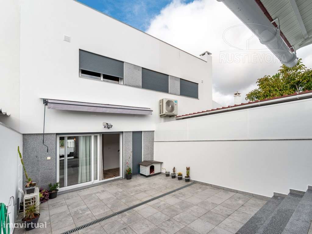 Moradia T3 com quintal e garagem | Bairro de Almeirim em Évora-22