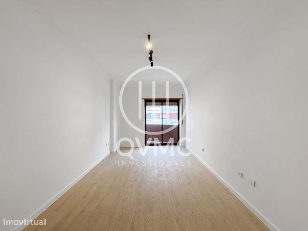 Apartamento T1 na Cavaleira com parqueamento e varanda-25