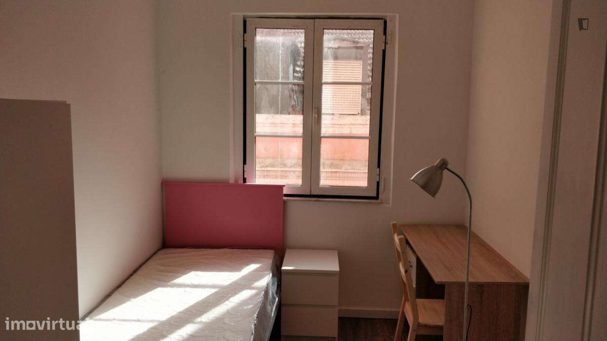 Quarto - localizado em Santos Lisbon - Grande imagem: 5/10