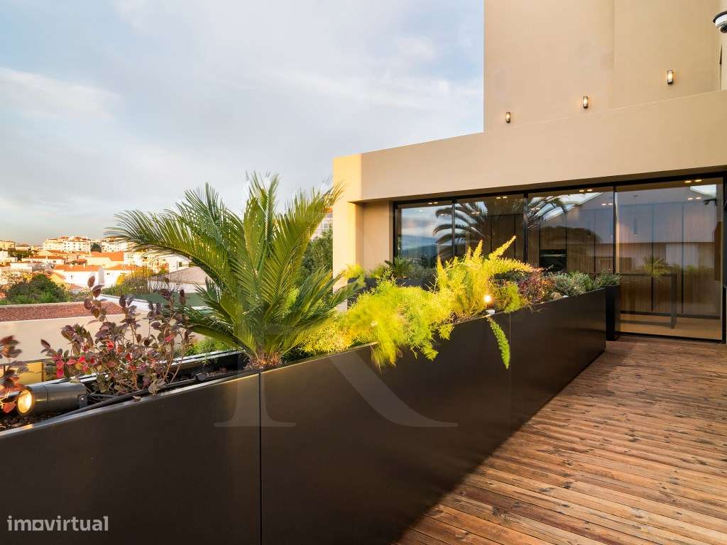 Moradia T5 com acabamentos de luxo e vista panorâmicas sobre a Baia...-22