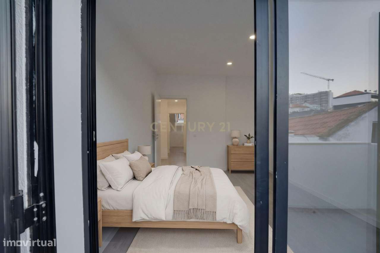 Prédio c/ 2 apartamentos (T1 e T2) com Pátio e Terraço - Centro Histór-45