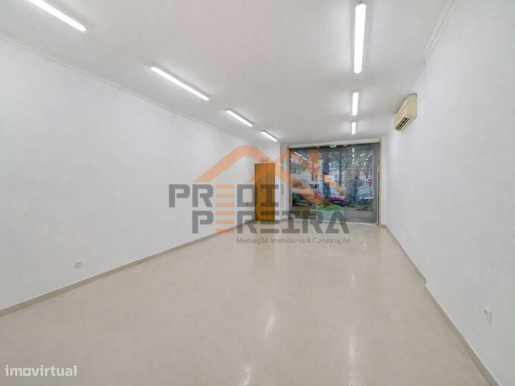 Situado em Odivelas, armazém com cerca de 180 m2.-12