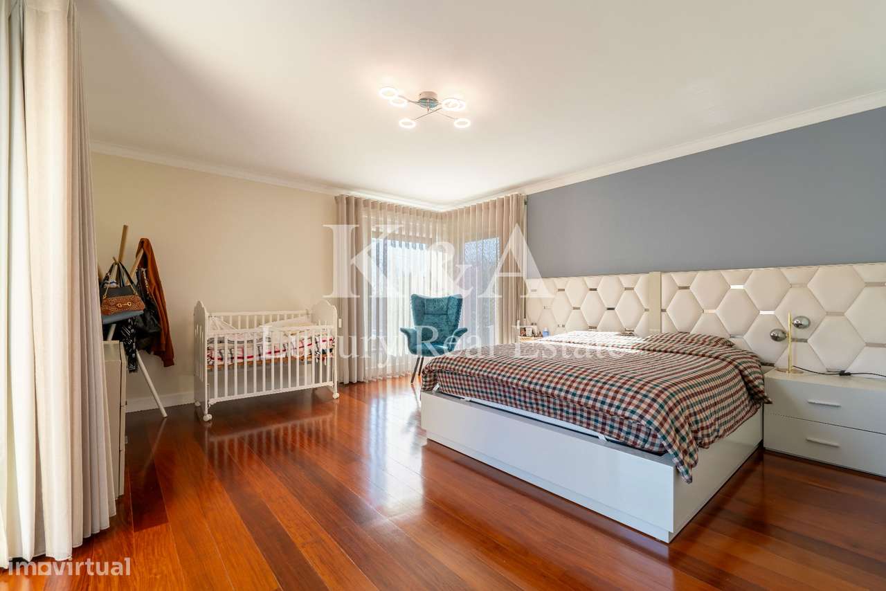 Moradia T4 com jardim e piscina - Grande imagem: 5/7