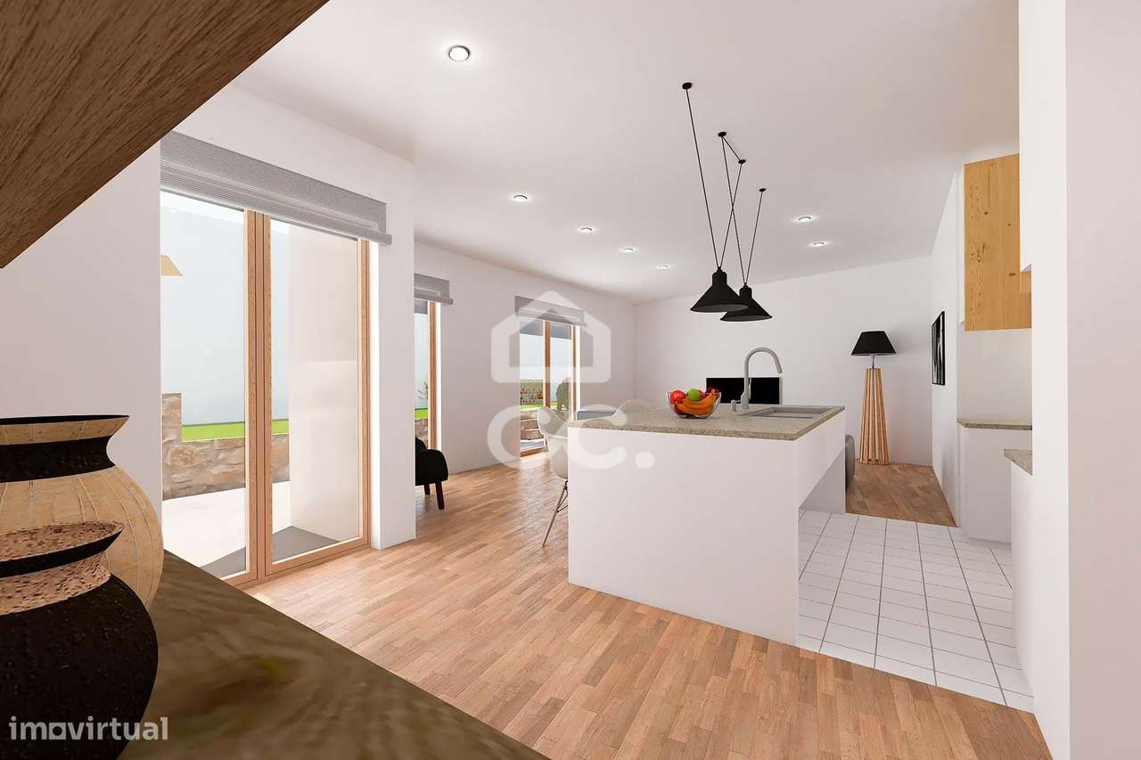 Duas moradias, T3 e T2, para reconstruir com projecto aprovado  | Cent - Grande imagem: 3/19