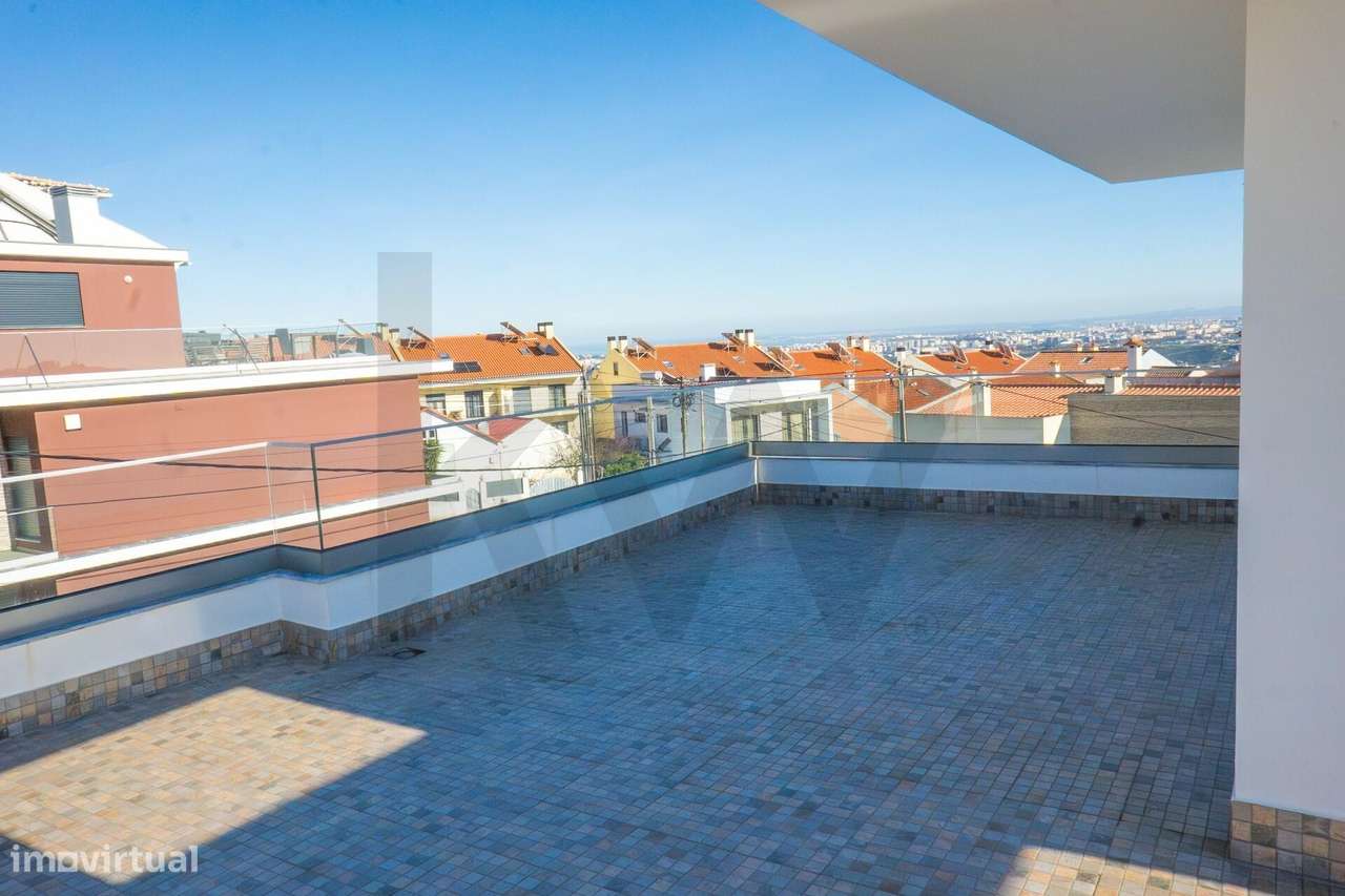 Luxo e exclusividade em Famões com vista sob Lisboa-40