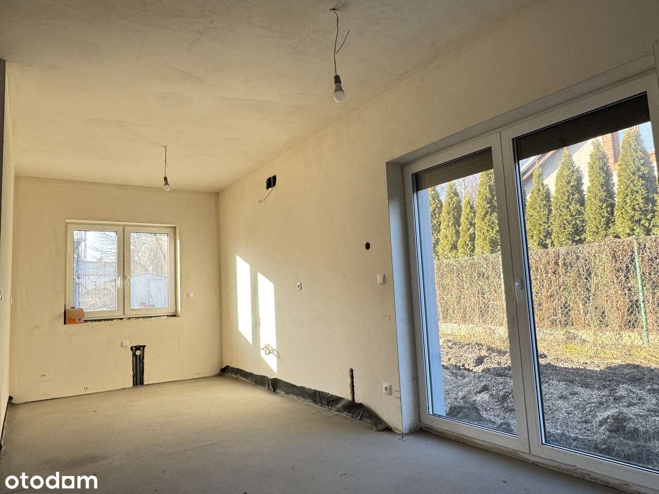 Energooszczędny bliźniak z dużym salonem.-8