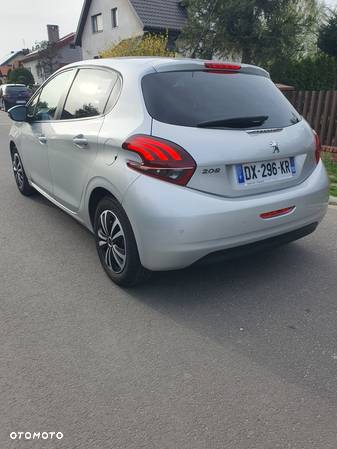 Peugeot 208 - 3