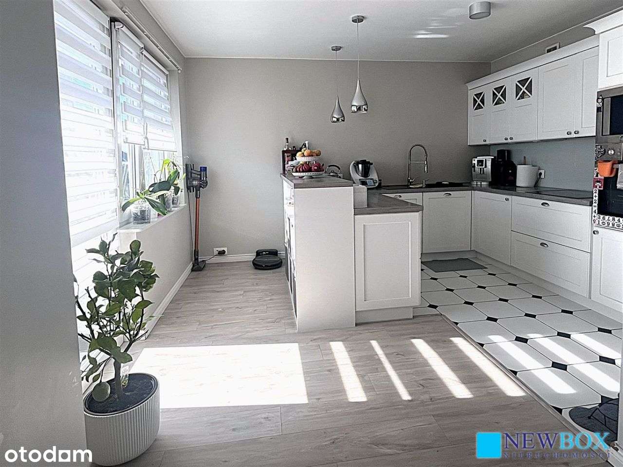 Atrakcyjny dom dla dużej rodziny, 2 wejścia, garaż-0