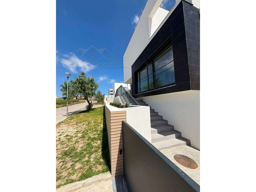 Moradia T5(NOVA) com Piscina-17