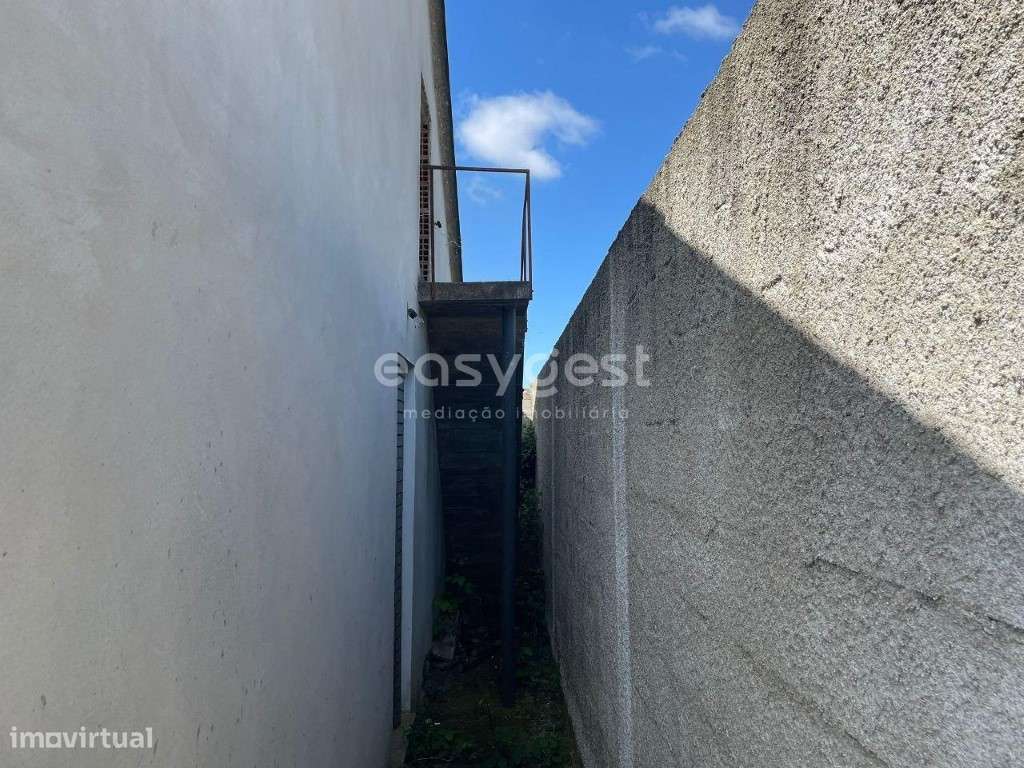 Moradia Isolada com boas áreas, T4 com Sótão em Amor, Leiria - Grande imagem: 2/14