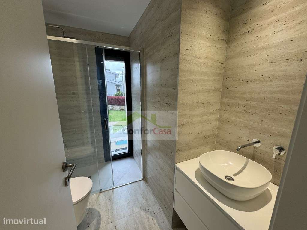 Moradias Luxuosas Novas T3 em Palmeira - Braga, com Jardim e Suítes-22