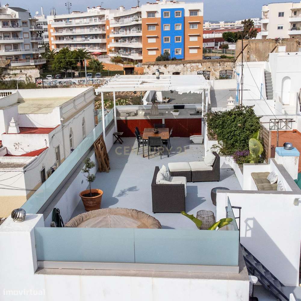 Moradia de 2 Pisos com Terraço e Licença AL. - Grande imagem: 2/38