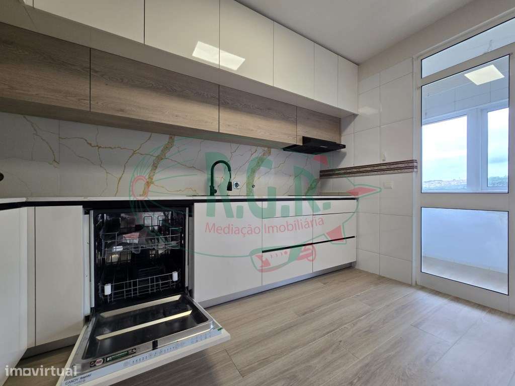 T2 C/ Lg Garagem e Arrúmos - Próximo Metyis-7