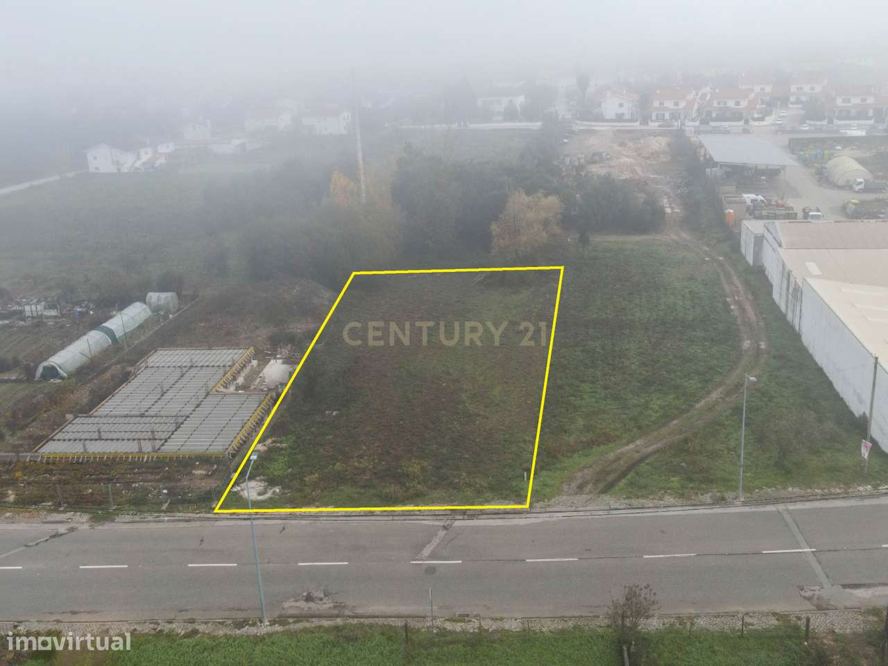 Lote de Terreno - C/ Projeto aprovado para moradia T3-20