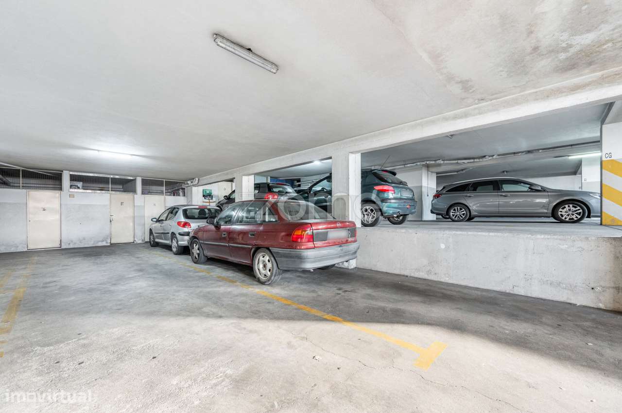 Apartamento T3 com 2 Terraços e 2 lugares de Garagem em V.N de Gaia.-23