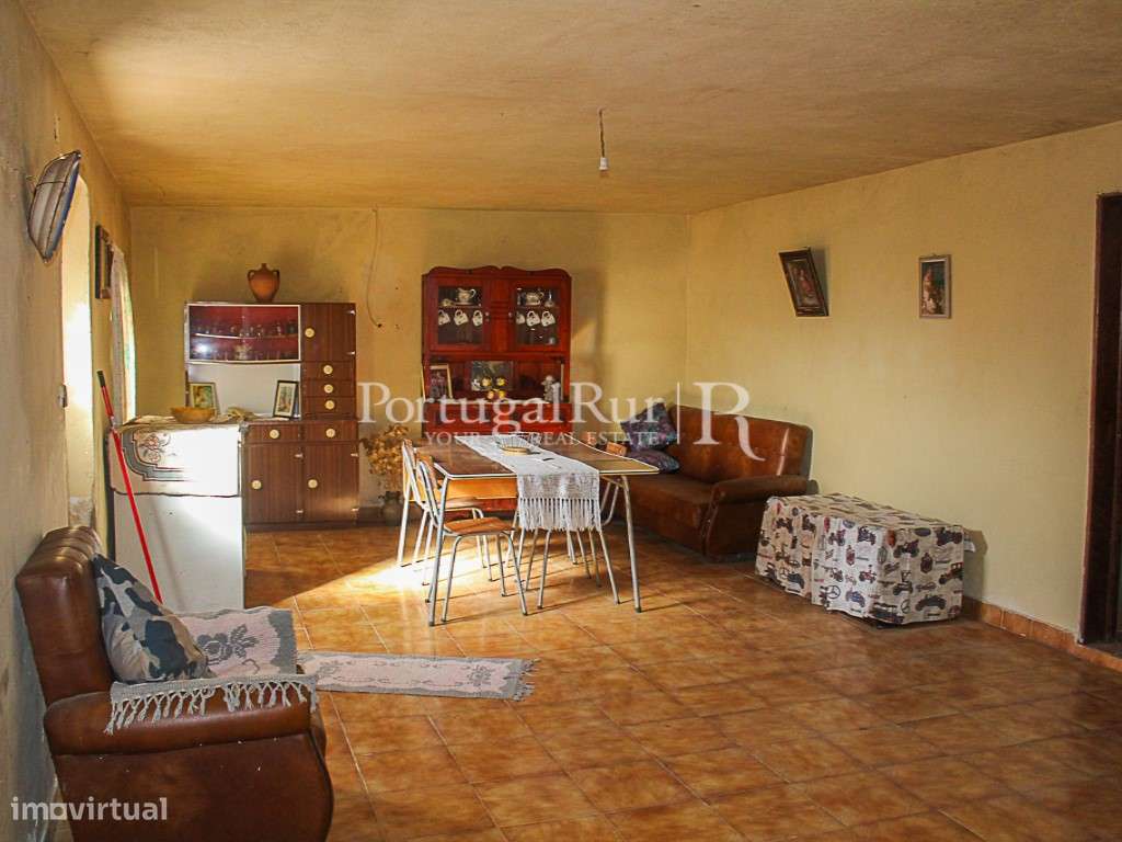 Casa Rústica com pequeno quintal e anexo - São Pedro do Esteval - Grande imagem: 2/20